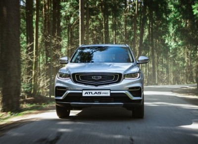 Geely Atlas Pro получил бюджетную модификацию в России0