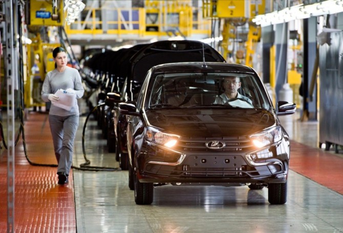 АВТОВАЗ возобновил производство автомобилей LADA Granta с АБС