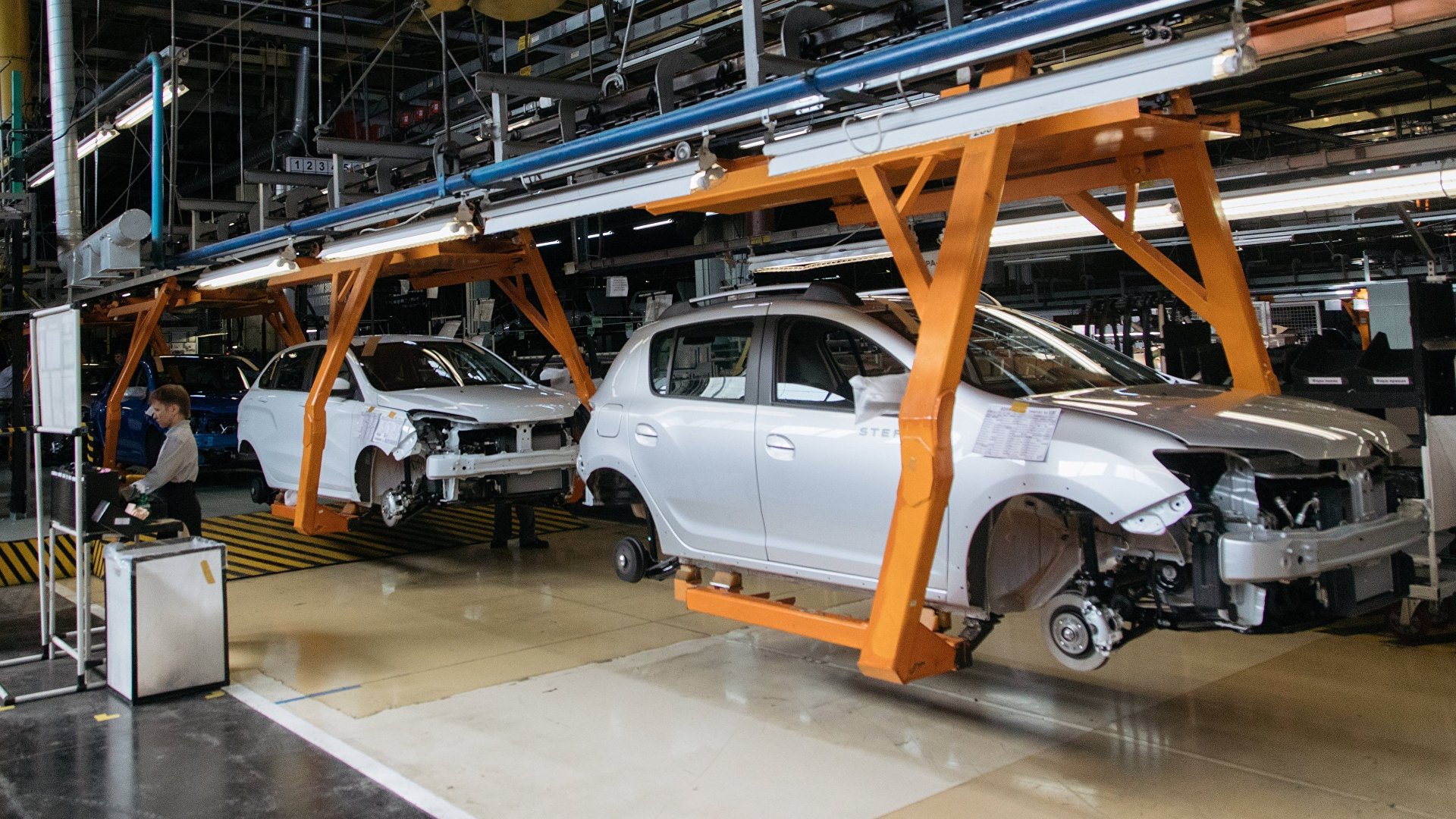 Минпромторг РФ поможет АВТОВАЗу возобновить производство автомобилей