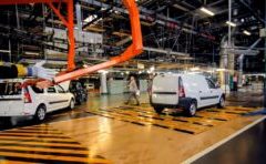АВТОВАЗ приостановит выпуск всех автомобилей на заводе в Тольятти