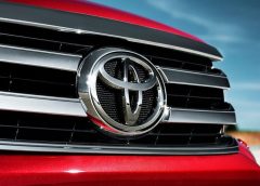 Компания Toyota приостанавливает производство машин в Японии из-за вспышки коронавируса
